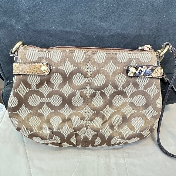 Coach Mini Handbag/Wristlet. Tan & Python. Signature “C’s” design. Convertible. - Picture 6 of 14
